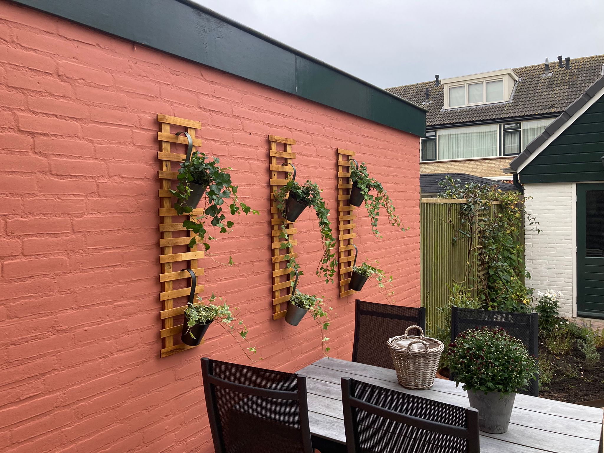 muur in warme terra kleur